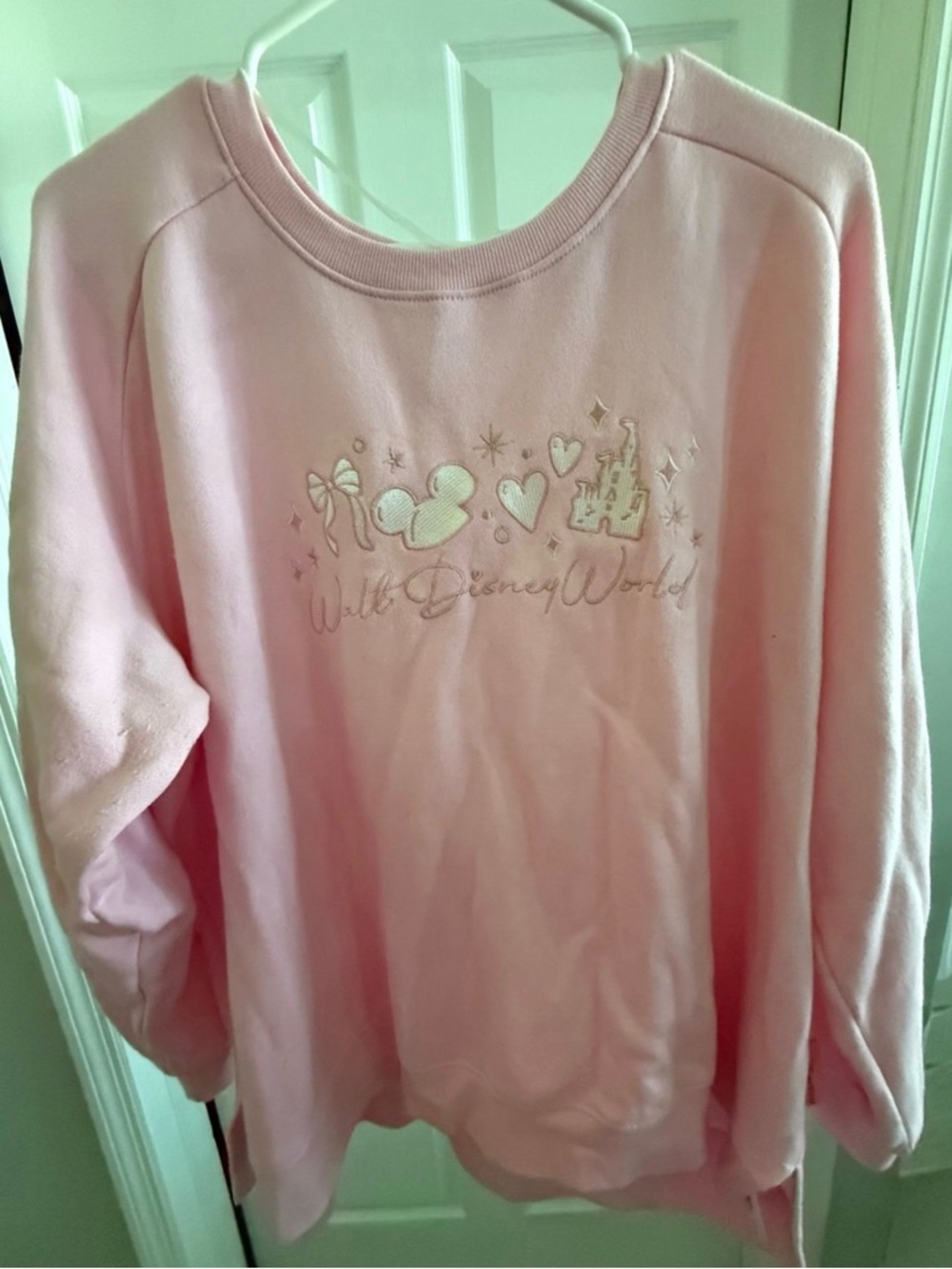 Disney world pullover - Picture 2 of 4
